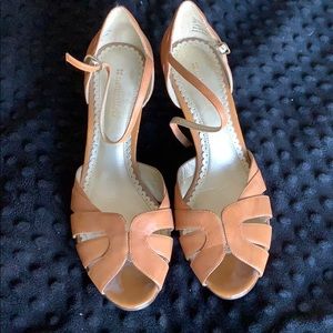 Naturalizer tan heels!